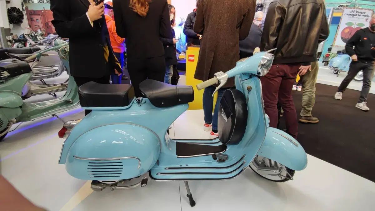 LEGO® Vespa 125. Due Storie (6)