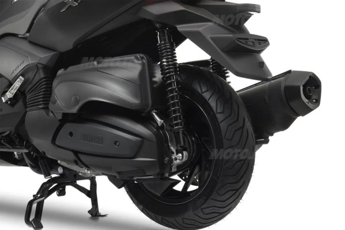 Yamaha presenta il nuovo X-Max 400 MomoDesign (18)