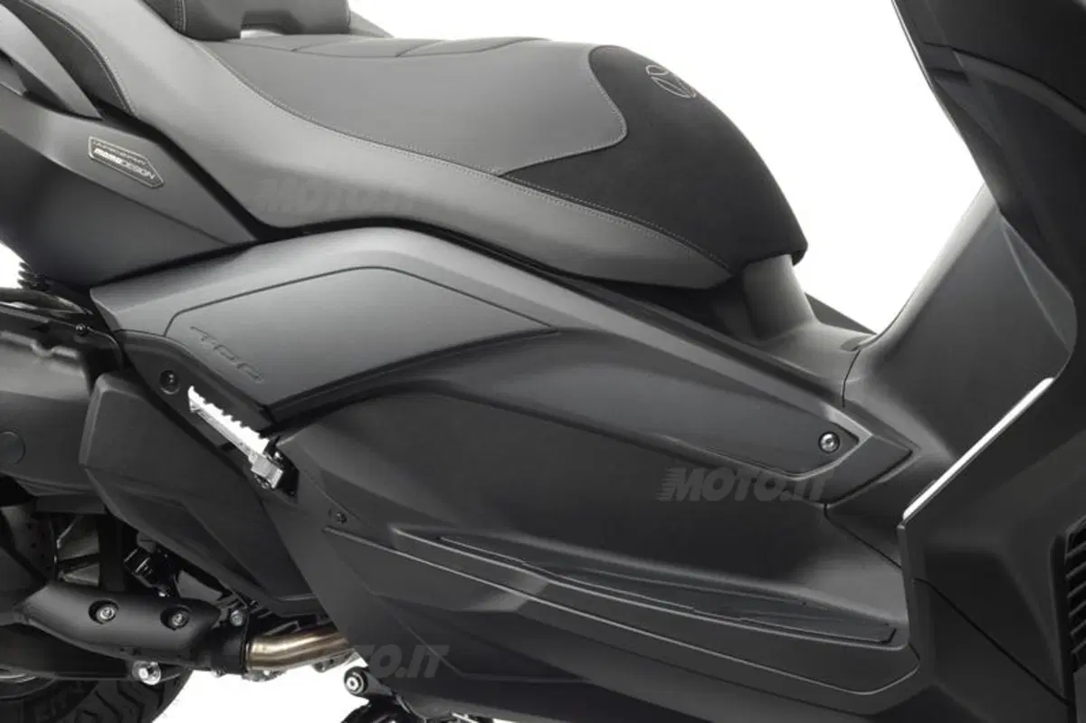 Yamaha presenta il nuovo X-Max 400 MomoDesign (19)