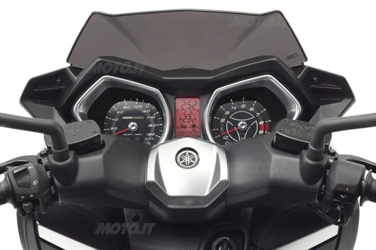 Yamaha presenta il nuovo X-Max 400 MomoDesign (20)