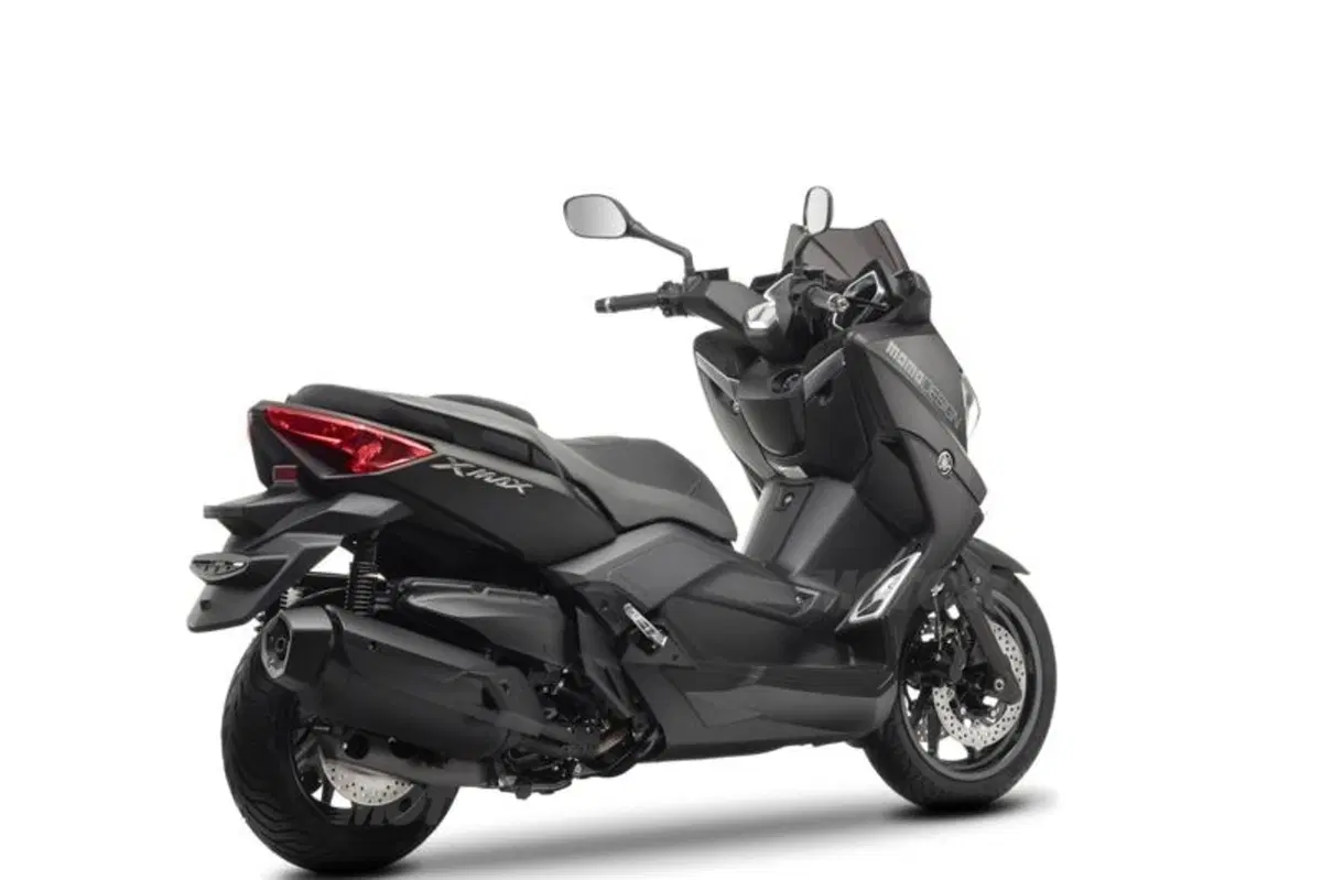 Yamaha presenta il nuovo X-Max 400 MomoDesign (26)