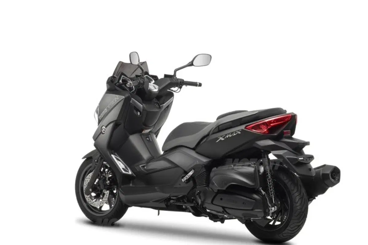 Yamaha presenta il nuovo X-Max 400 MomoDesign (28)