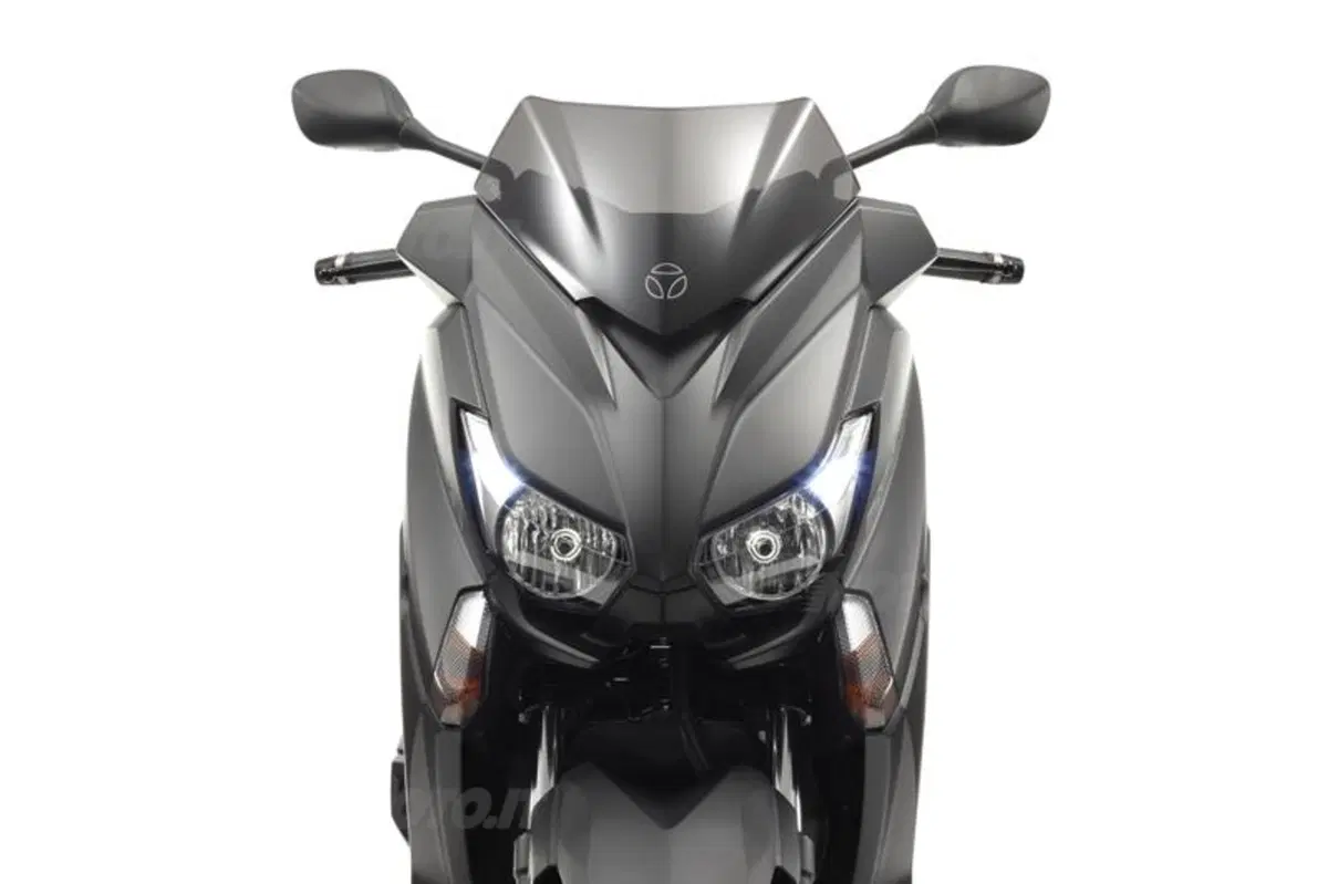 Yamaha presenta il nuovo X-Max 400 MomoDesign (35)