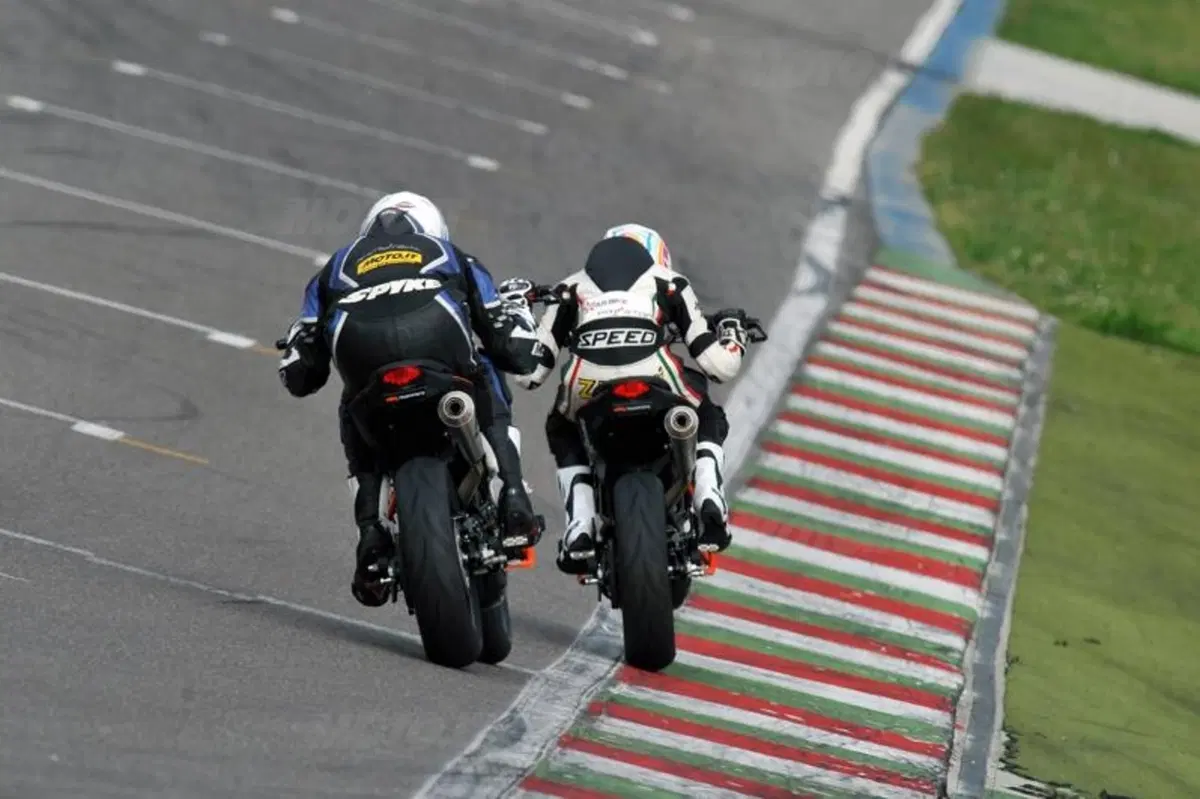 KTM 200 Duke Trophy, ve lo raccontiamo dalla pista (3)