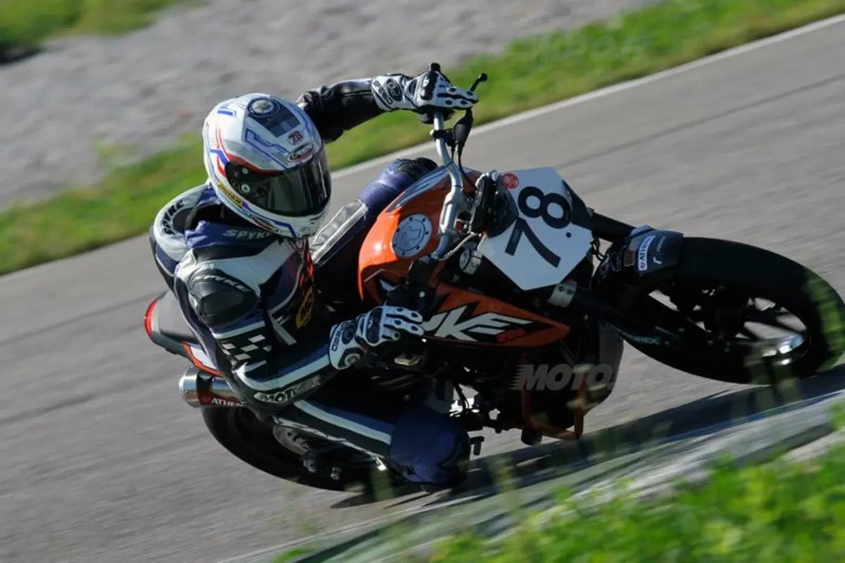 KTM 200 Duke Trophy, ve lo raccontiamo dalla pista (5)
