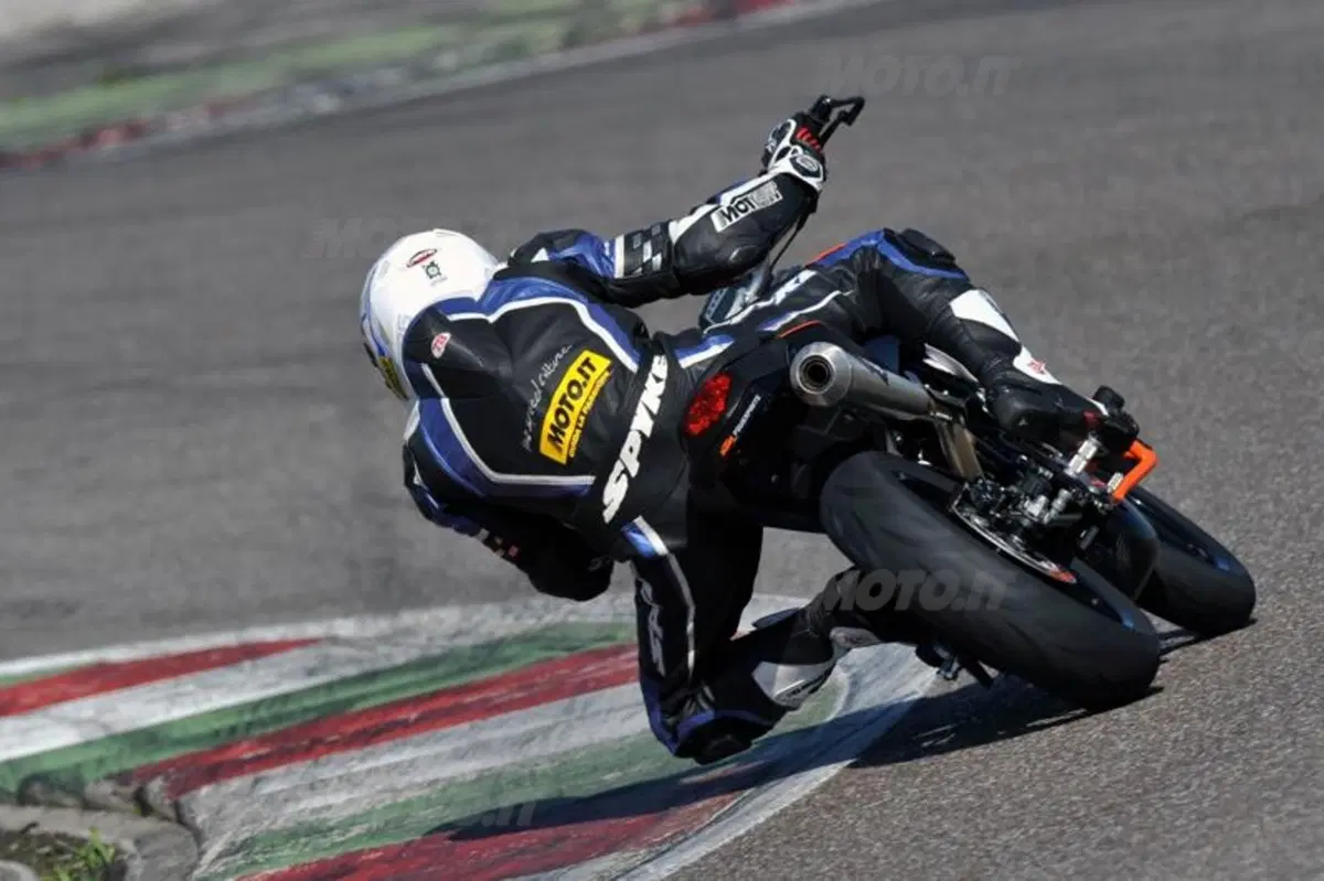 KTM 200 Duke Trophy, ve lo raccontiamo dalla pista (6)