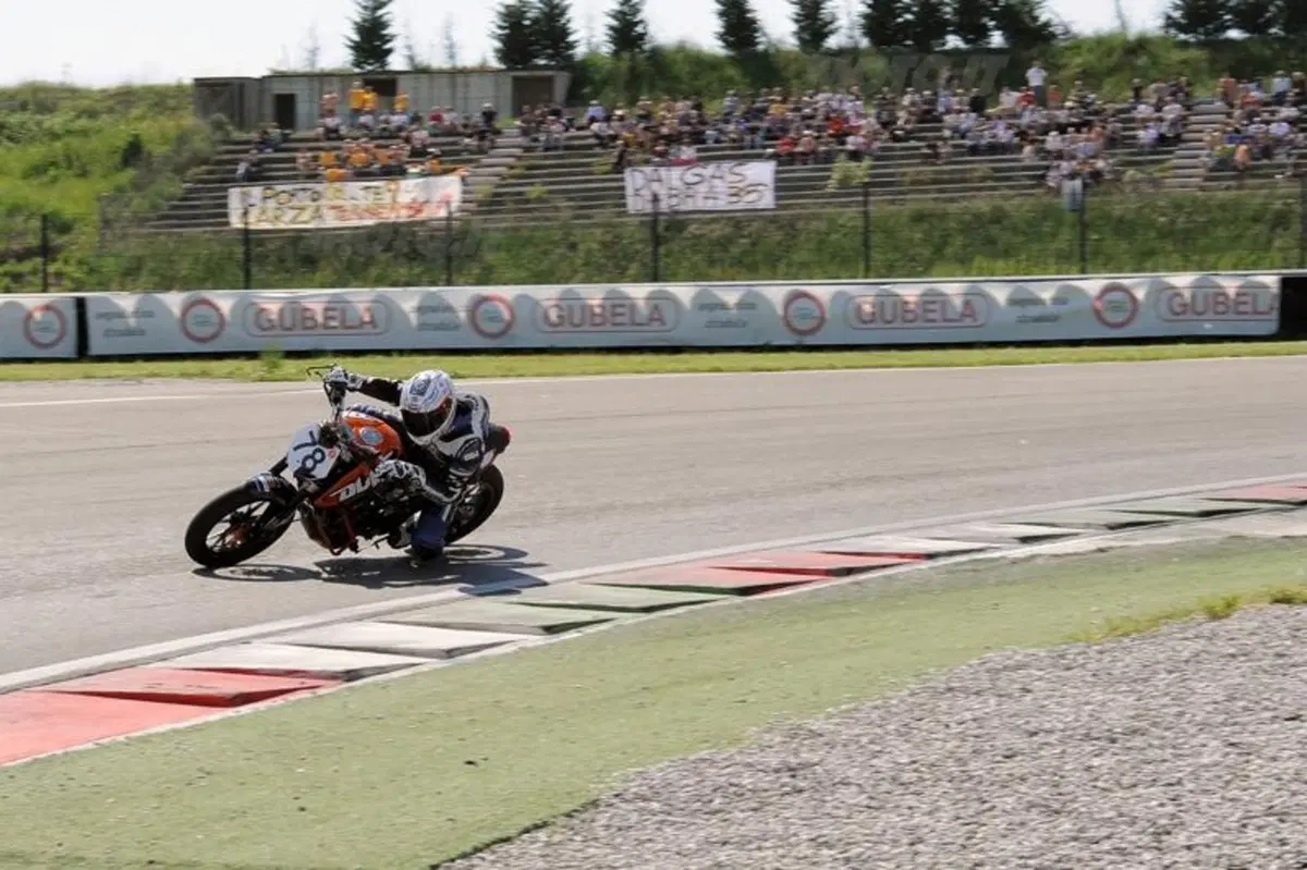 KTM 200 Duke Trophy, ve lo raccontiamo dalla pista (10)