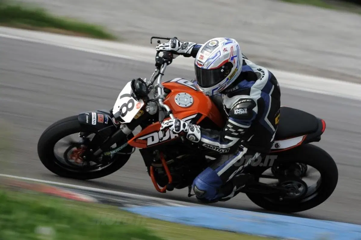KTM 200 Duke Trophy, ve lo raccontiamo dalla pista (12)