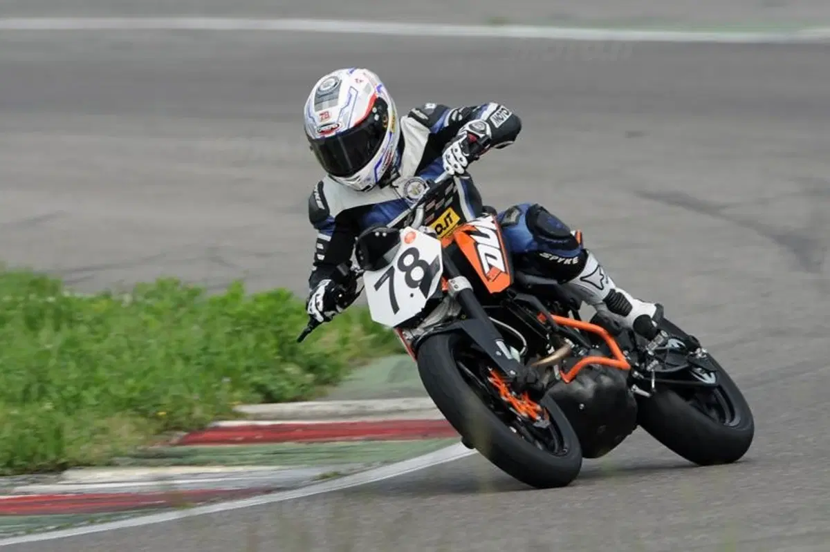 KTM 200 Duke Trophy, ve lo raccontiamo dalla pista (13)