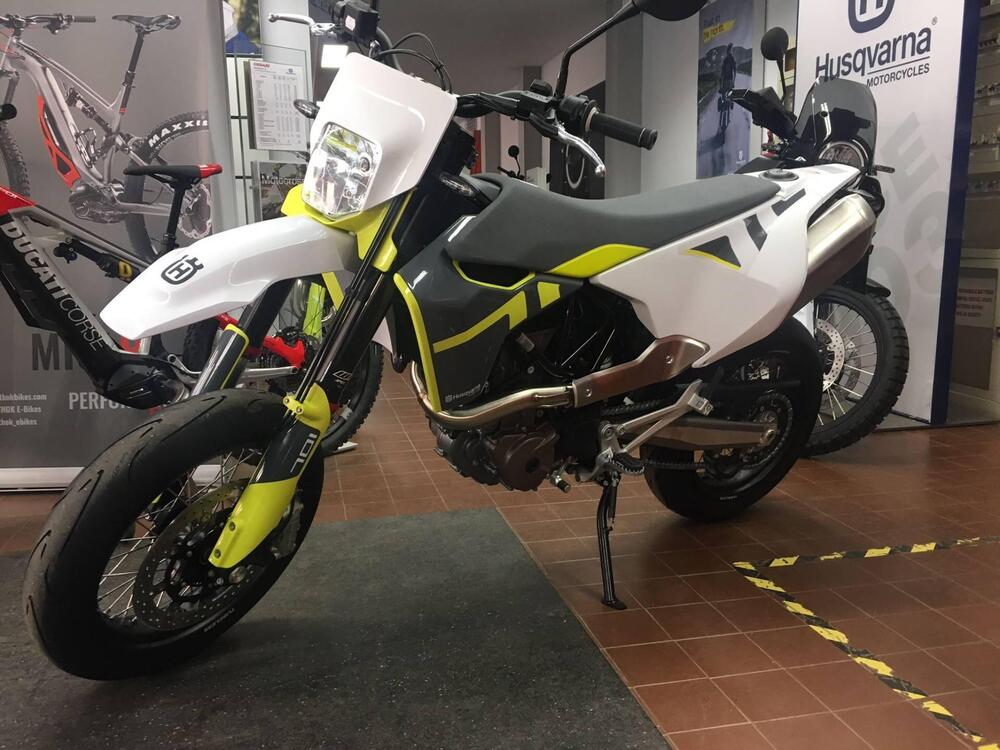 Husqvarna 701 Supermoto (2022)