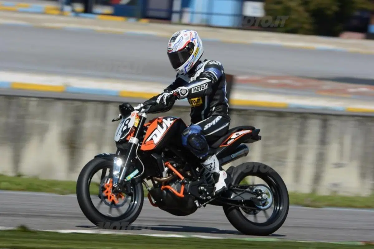KTM 200 Duke Trophy, ve lo raccontiamo dalla pista (15)