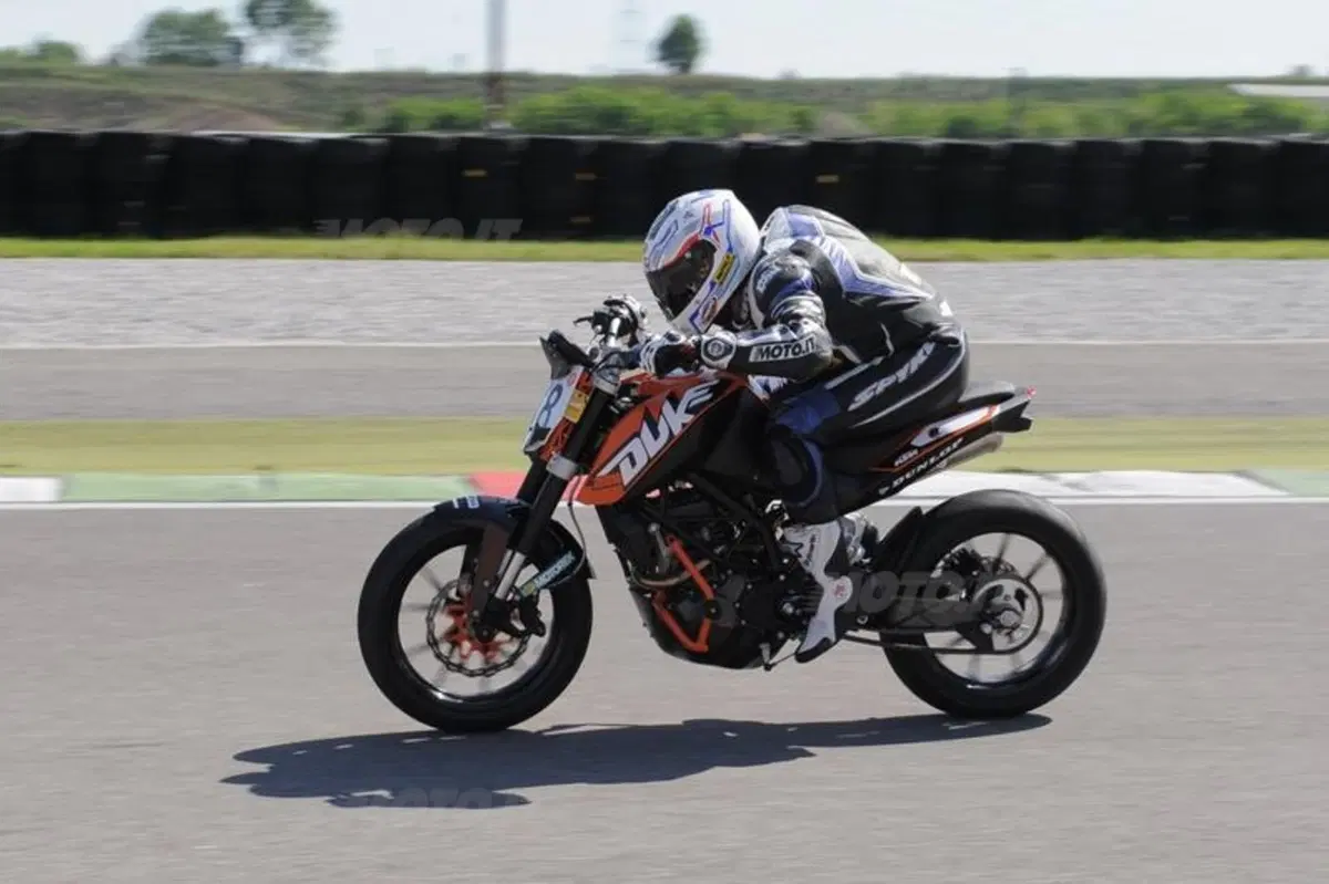 KTM 200 Duke Trophy, ve lo raccontiamo dalla pista (17)