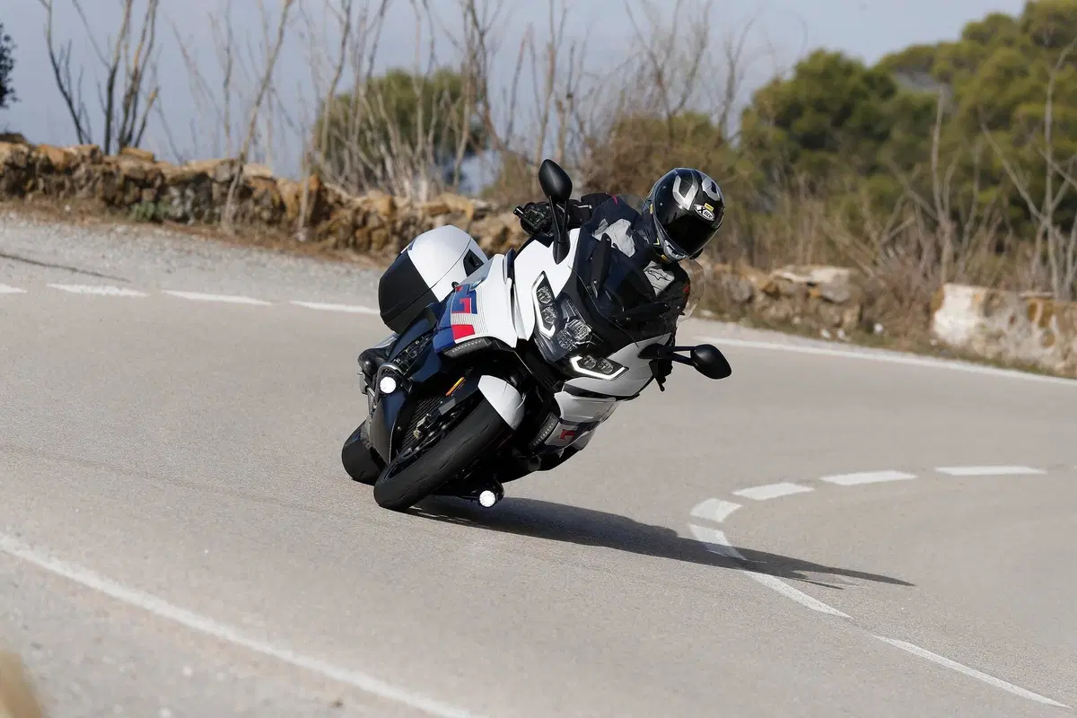 BMW K1600 GT: Turismo adrenalinico (3)