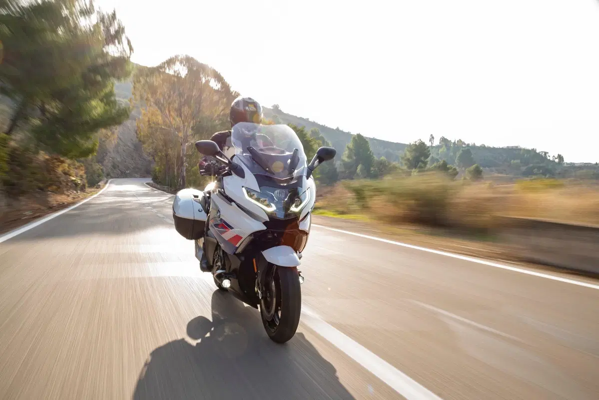 BMW K1600 GT: Turismo adrenalinico (5)