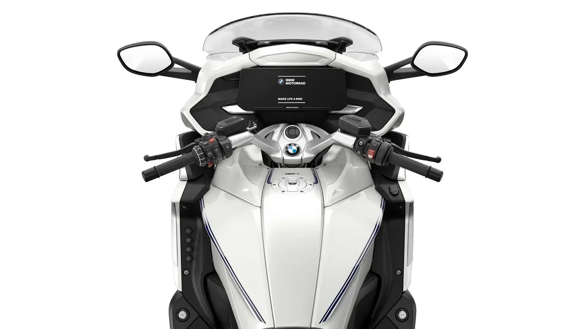 BMW K1600 GT: Turismo adrenalinico (4)