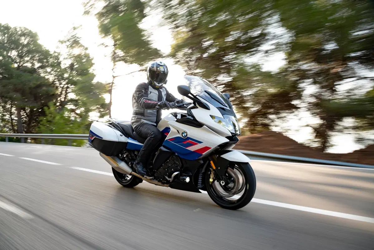 BMW K1600 GT: Turismo adrenalinico (8)