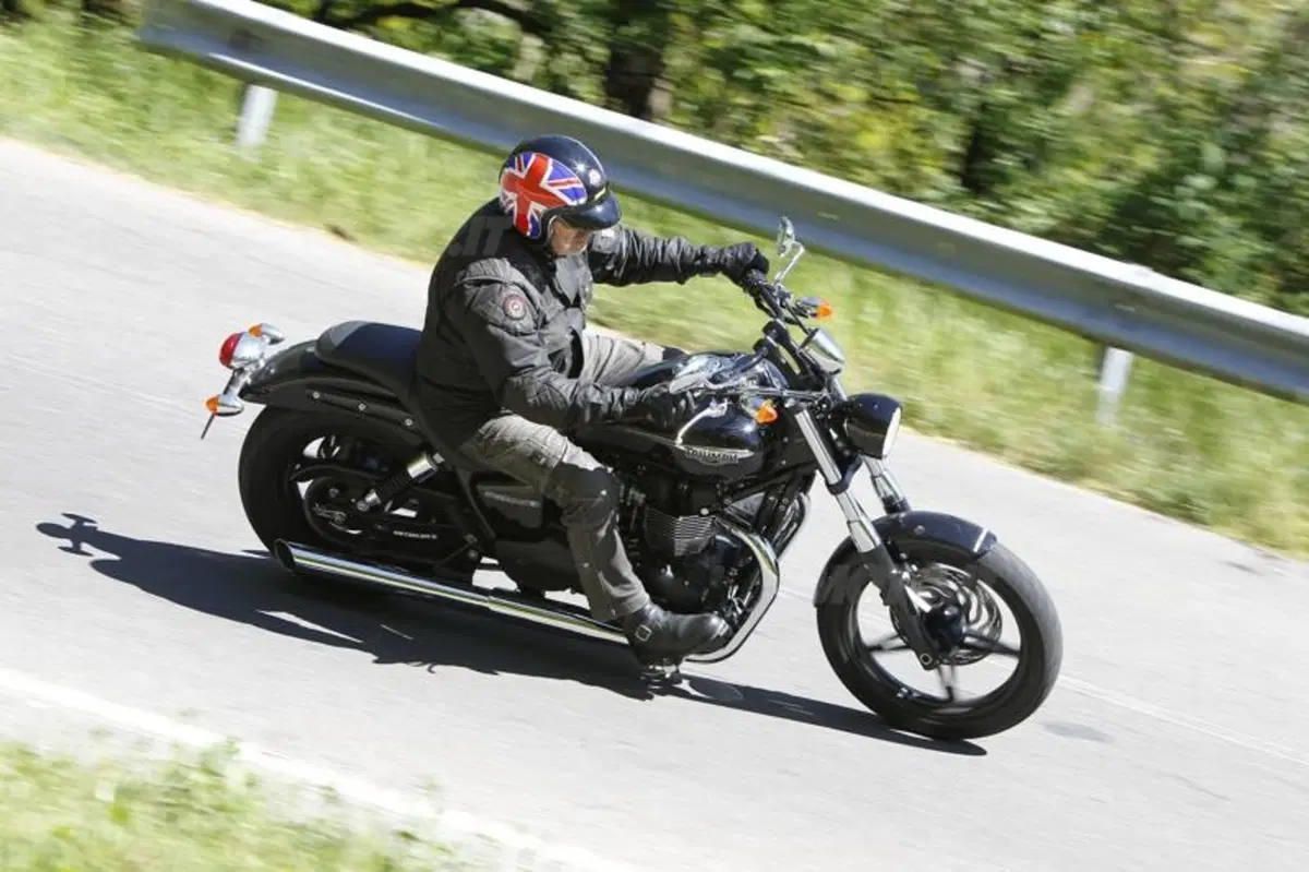 Nuove Triumph Cruiser 2014  (3)