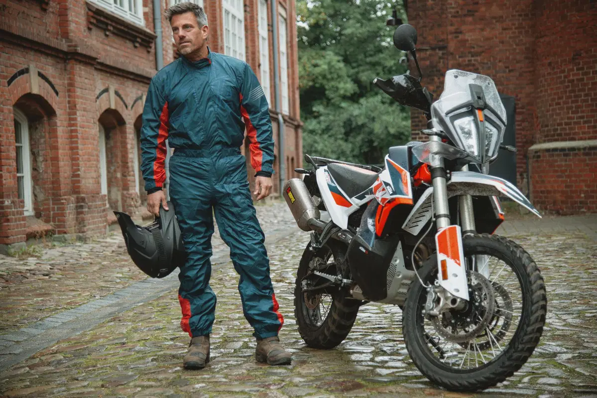 Louis Moto: linea anti-pioggia Fastway (22)