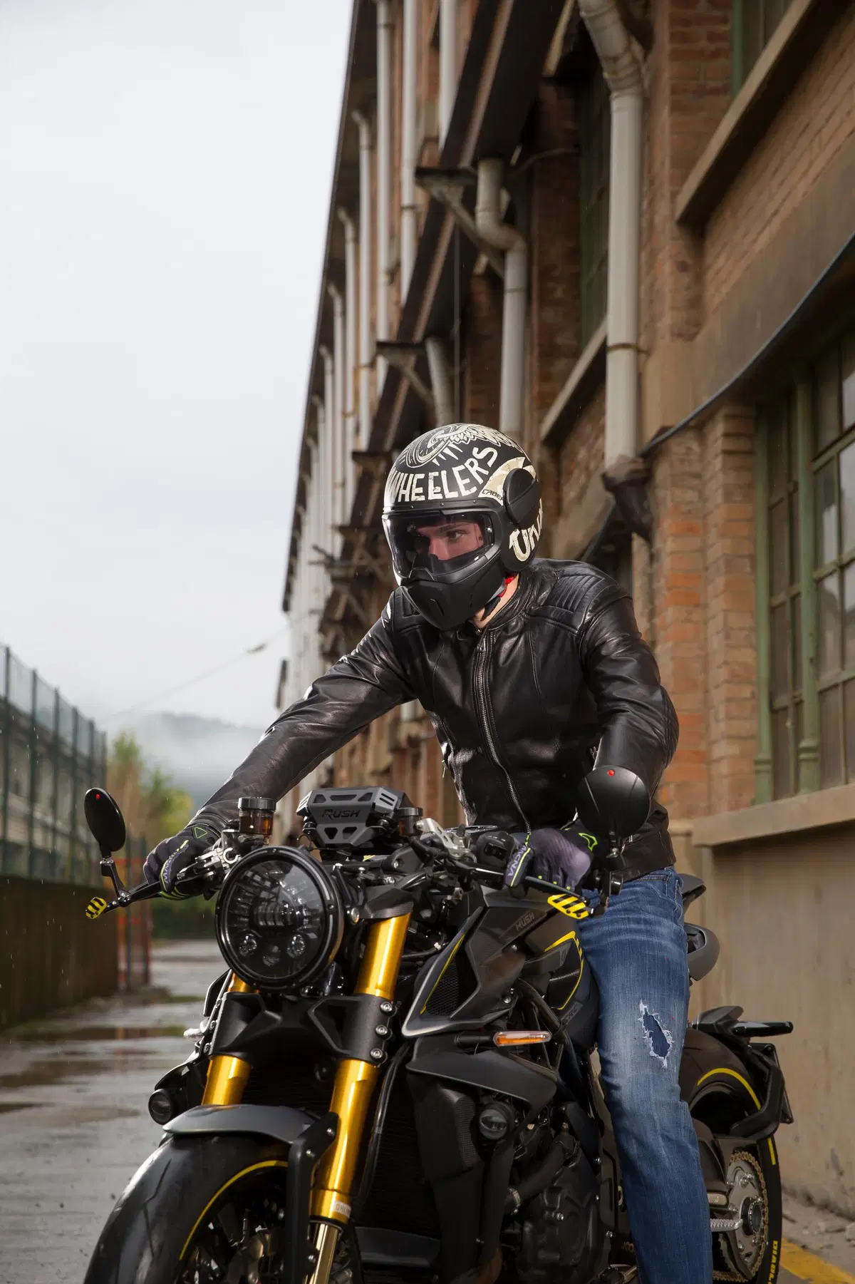 Casco Caberg Ghost Nuke (2)