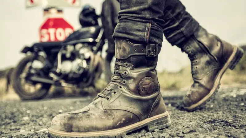 Abbigliamento moto: 4 capi per un look "Street"