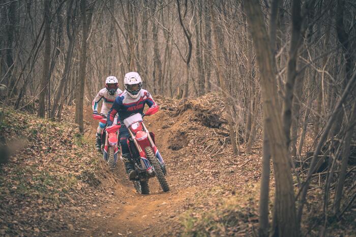 Agilissime nell'enduro stretto ma stabili sul veloce