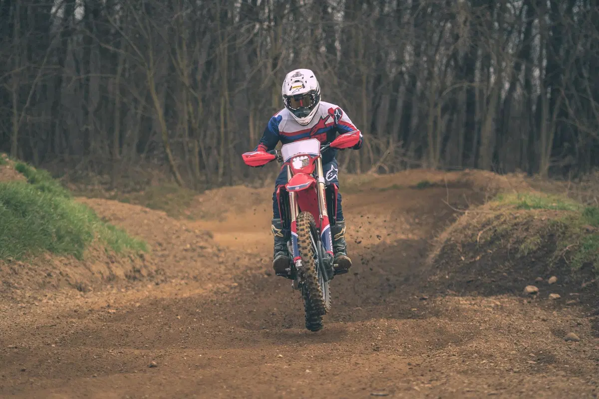 Meglio la 250 o la 300? TEST Honda CRF RX Enduro 2022: ecco le differenze (6)