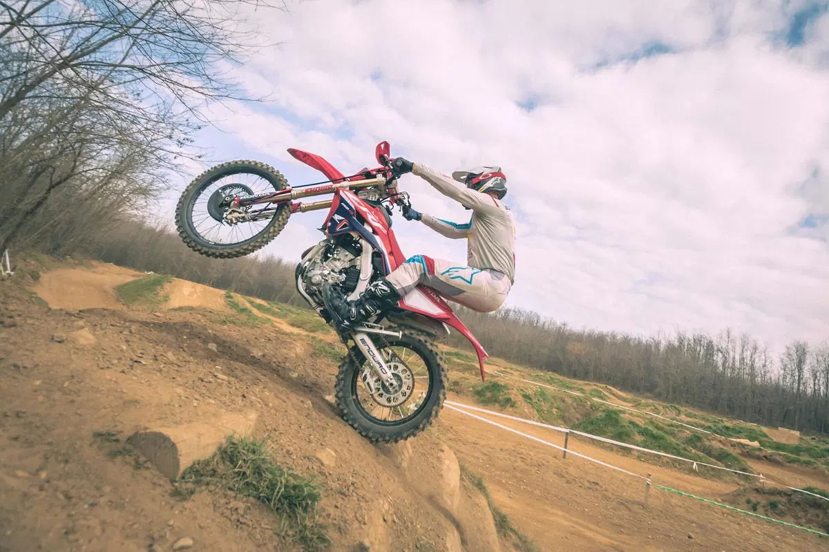 Meglio la 250 o la 300? TEST Honda CRF RX Enduro 2022: ecco le differenze