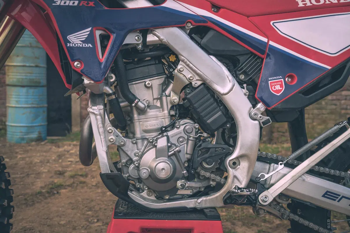 Meglio la 250 o la 300? TEST Honda CRF RX Enduro 2022: ecco le differenze (18)