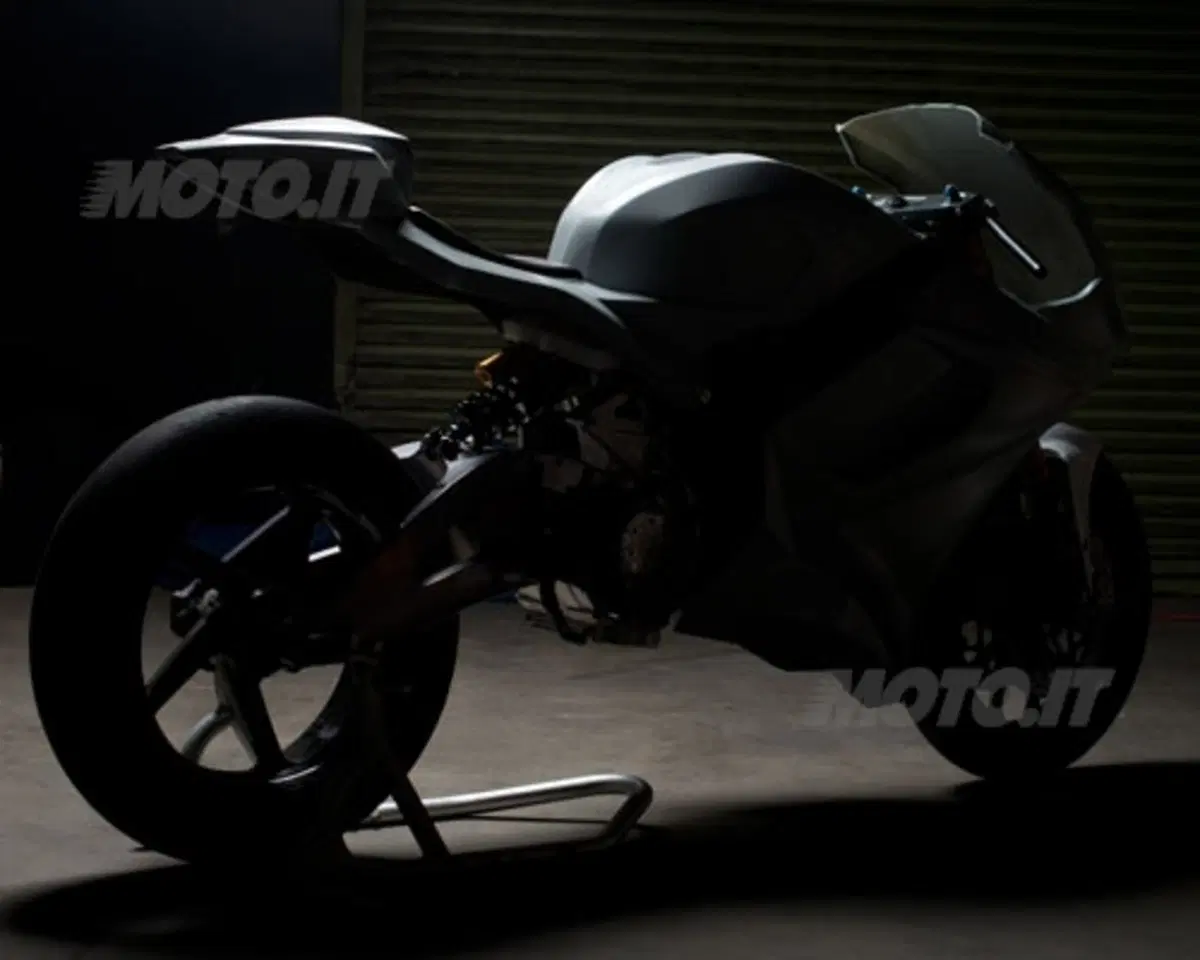 Lightning presenta la LS-218 (2)