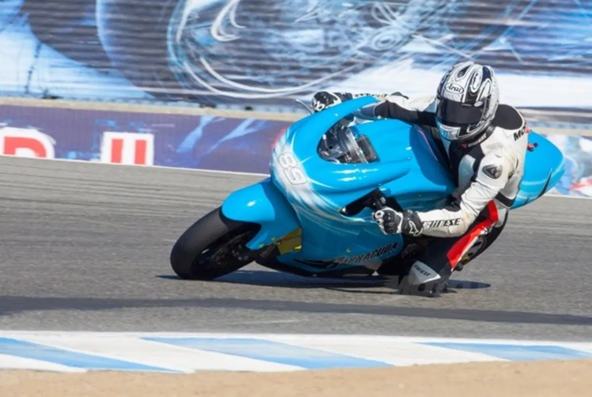 Lightning presenta la LS-218 (5)
