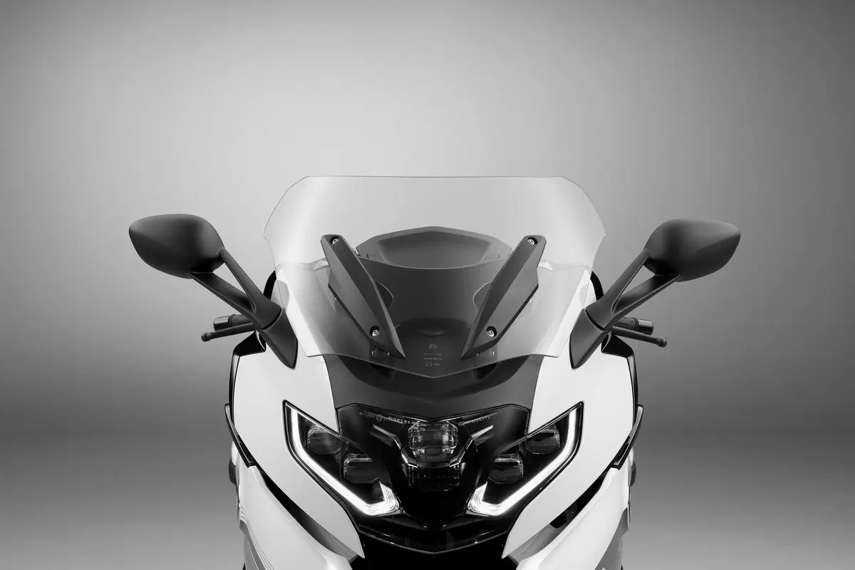 BMW K1600 GT: Turismo adrenalinico (4)