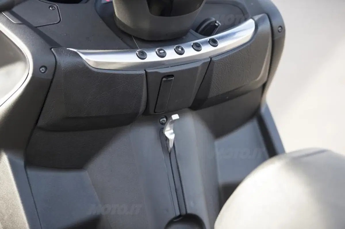 Piaggio MP3 500 ABS - ASR (21)