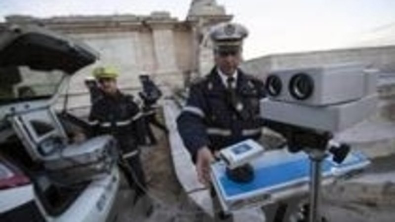 Roma: 7 nuovi autovelox e telecamere hi-tec. Guerra alla velocit&agrave; o tranelli per far cassa? 