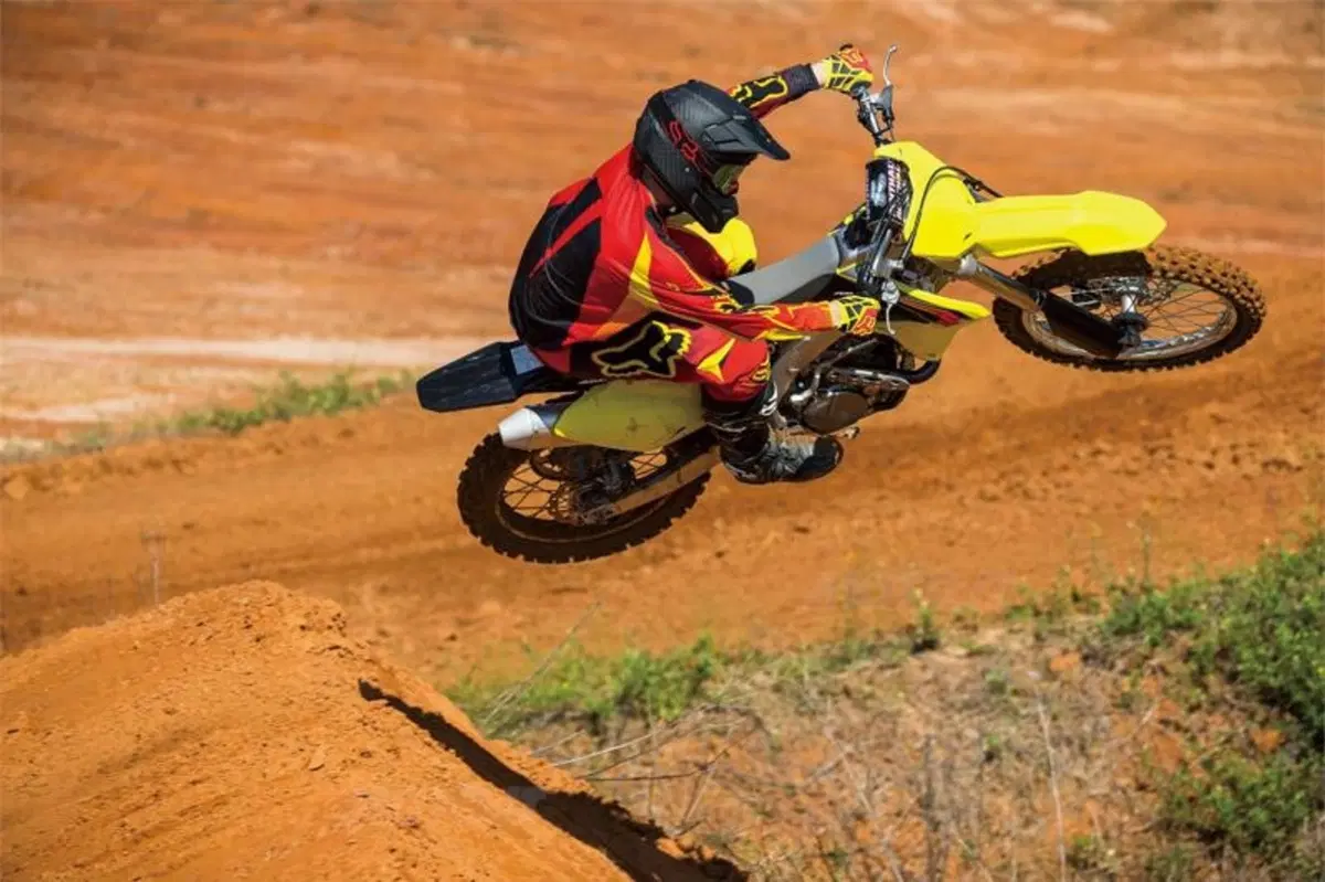 Nuova Suzuki RM450Z 2015 (9)
