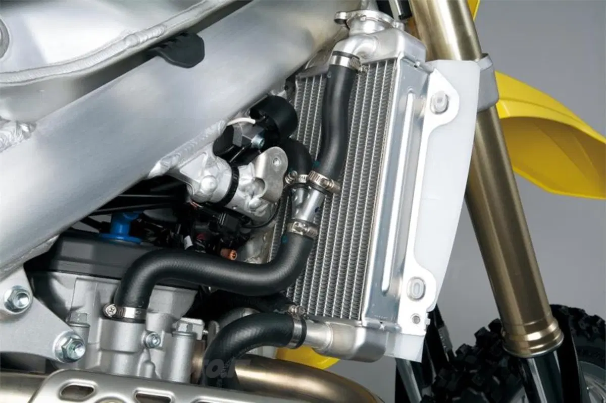 Nuova Suzuki RM450Z 2015 (13)