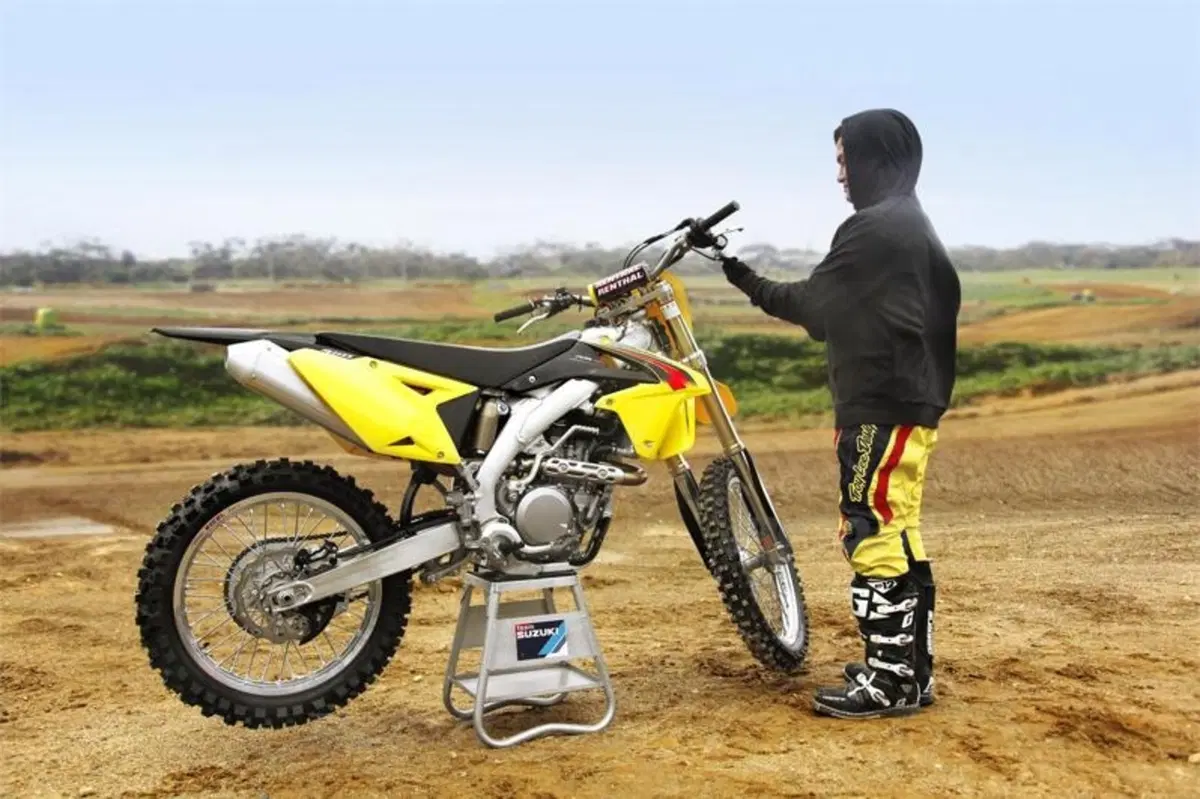 Nuova Suzuki RM450Z 2015 (15)