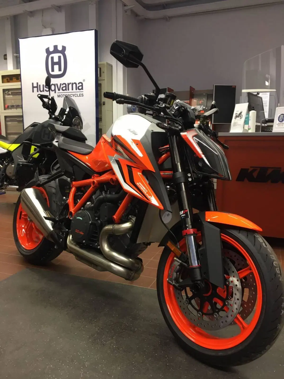 KTM 1290 Super Duke R (2022 - 23) (7)
