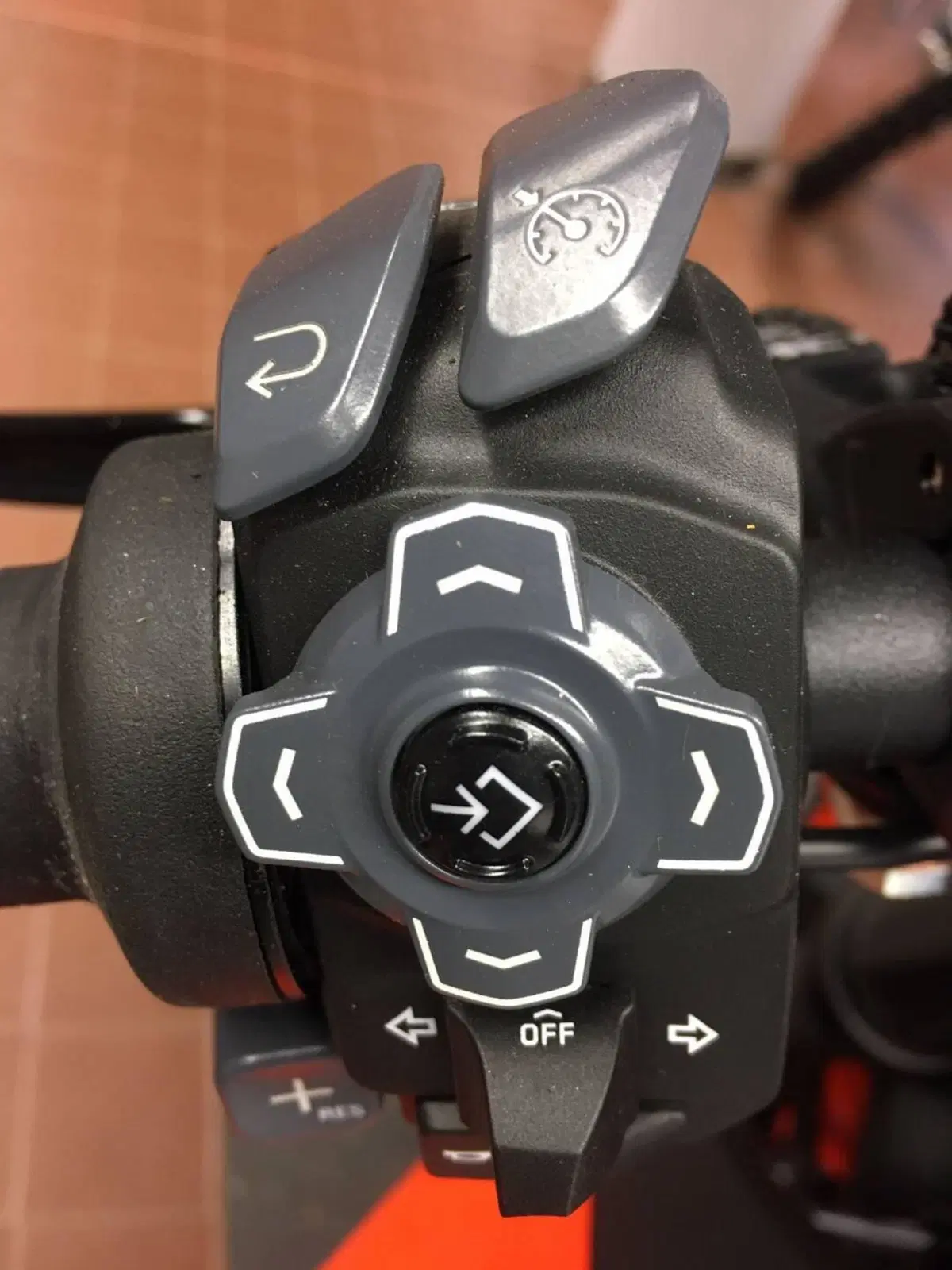KTM 1290 Super Duke R (2022 - 23) (6)