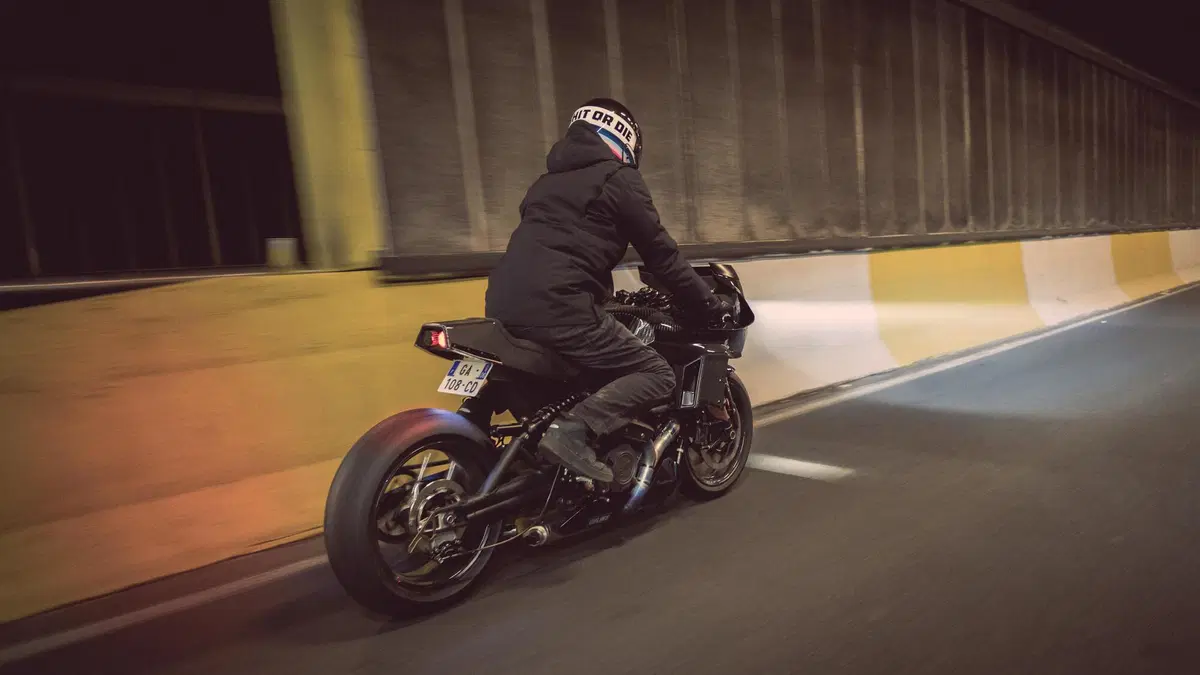 Indian FTR Black Swan by Workhorse Speed Shop: Radical Racer (3)