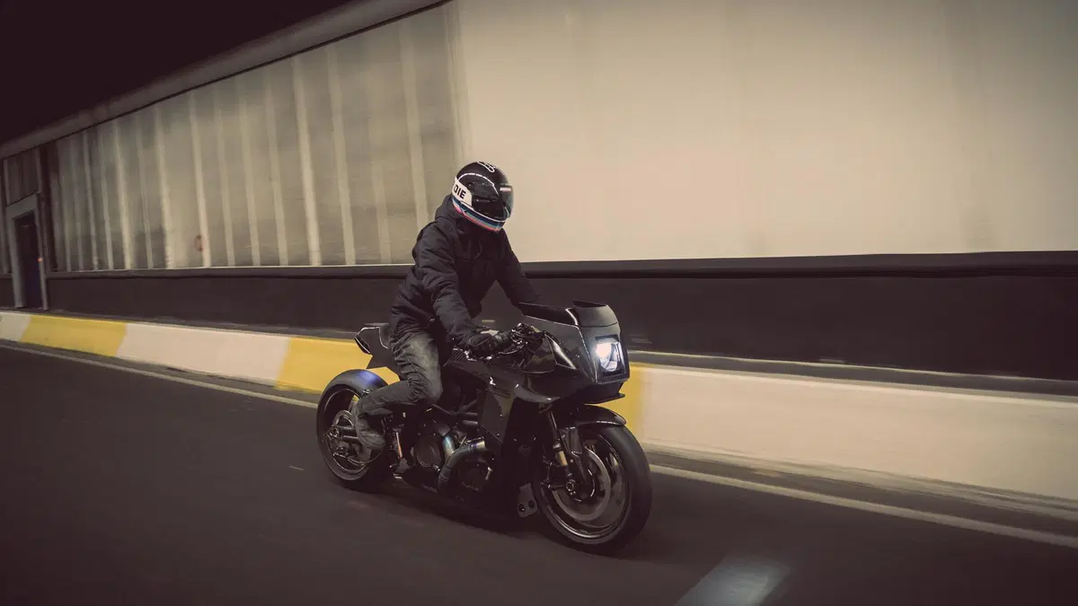 Indian FTR Black Swan by Workhorse Speed Shop: Radical Racer (5)