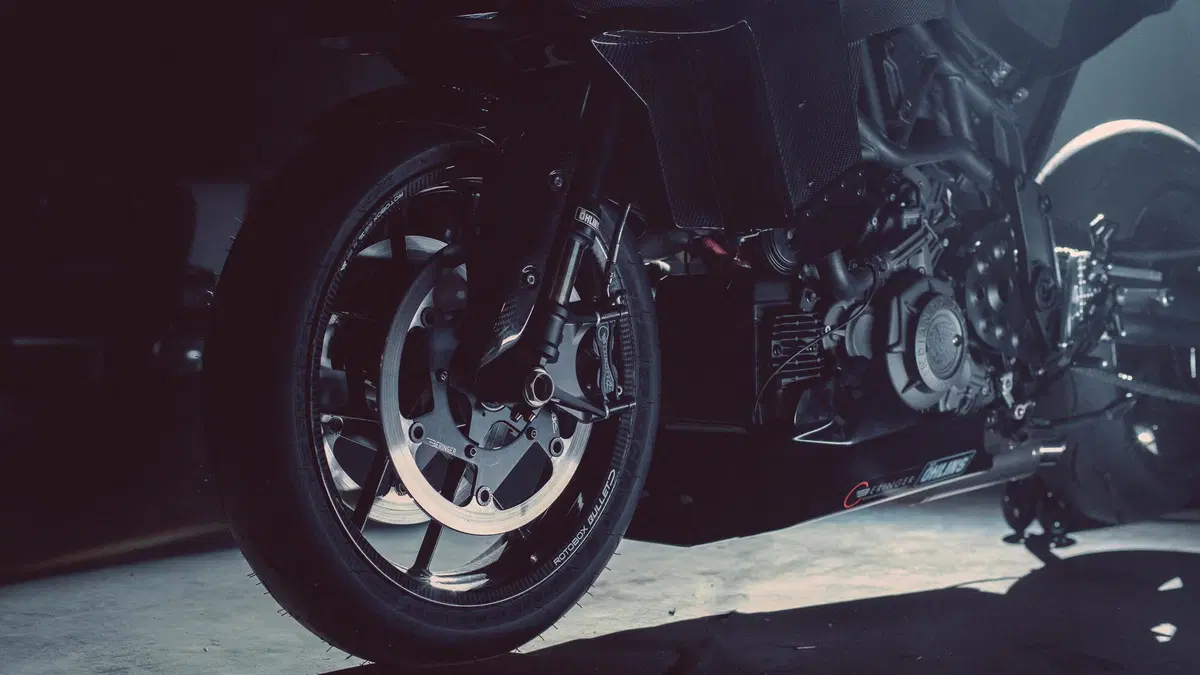 Indian FTR Black Swan by Workhorse Speed Shop: Radical Racer (11)