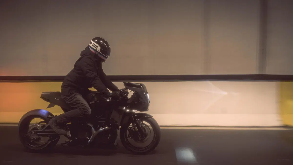 Indian FTR Black Swan by Workhorse Speed Shop: Radical Racer (14)