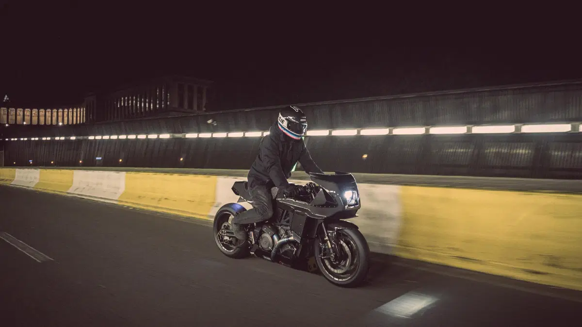 Indian FTR Black Swan by Workhorse Speed Shop: Radical Racer (15)