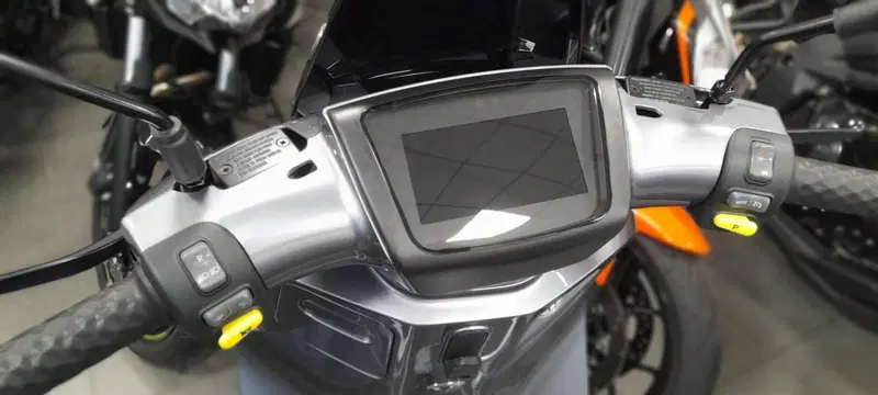 Yadea C1S Pro (2020 - 26) (5)