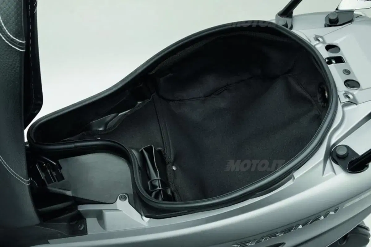Suzuki: gamma accessori Burgman 125 e 200 ABS (6)