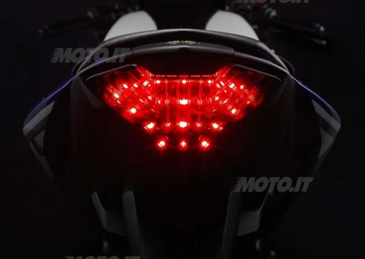 Yamaha YZF-R25 per il mercato asiatico. Per ora (4)