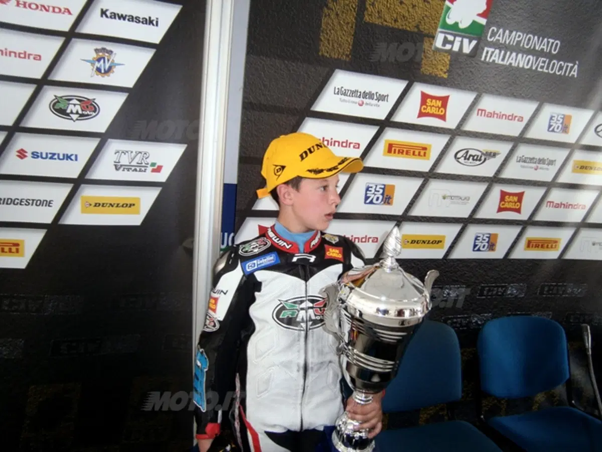 "Mamma tieni tu il casco che ho l'intervista", quando il motociclismo è sport  (3)