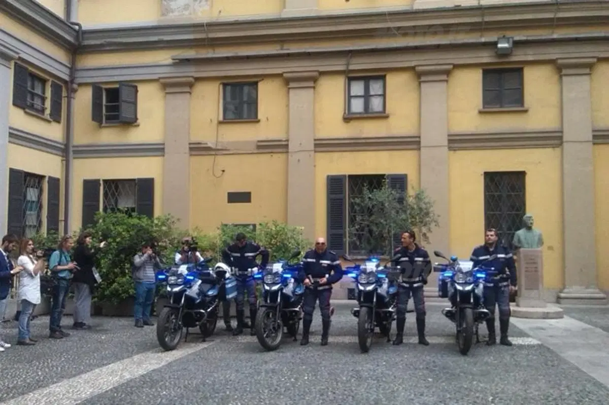 Dainese e BMW rimettono in moto i poliziotti della Questura di Milano (2)