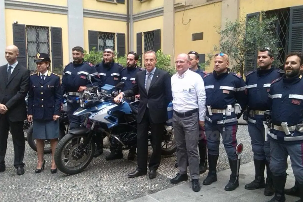 Dainese e BMW rimettono in moto i poliziotti della Questura di Milano (7)