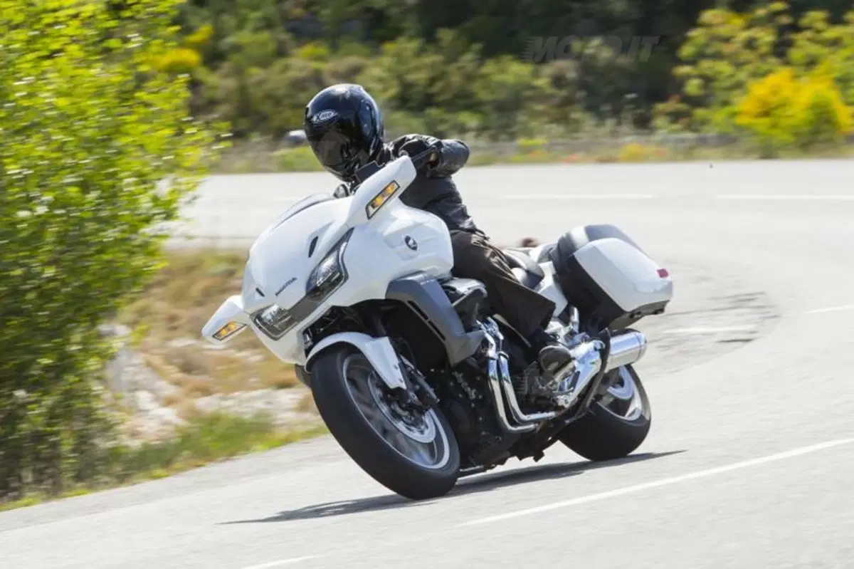 Honda CTX 1300, Gold Wing F6C e F6B 1800  (4)